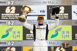 Podium: le vainqueur Maro Engel, Mercedes AMG Driving Academy