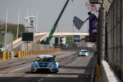 Le vainqueur Stefano Comini, SEAT Leon, Target Competition