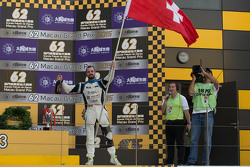 Podium: le vainqueur Stefano Comini, SEAT Leon, Target Competition