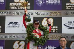 Podium : le vainqueur Felix Rosenqvist, Prema Powerteam