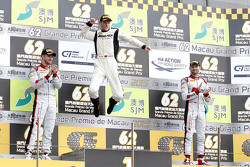 Podium: 1. Maro Engel, Mercedes AMG Driving Academy; 2. Edoardo Mortara, Audi Sport Team Phoenix; 3.
