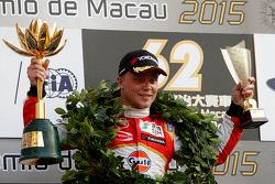 Podium: ganador Felix Rosenqvist, Prema Powerteam