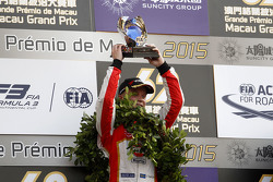 Podio: il vincitore Felix Rosenqvist, Prema Powerteam