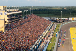 Start: Denny Hamlin, Joe Gibbs Racing Toyota and Joey Logano, Team Penske Ford lead the field