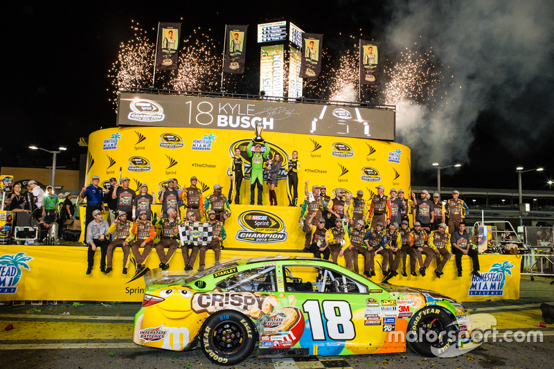 Victory lane: race winner and 2015 NASCAR Sprint Cup series champion Kyle Busch, Joe Gibbs Racing Toyota celebrates with wife Samantha and the Miss Sprint Cup girls