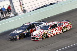 Greg Biffle, Roush Fenway Racing Ford; Kyle Larson, Chip Ganassi Racing Chevrolet