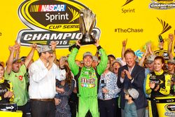 Championship victory lane: 2015 NASCAR Sprint Cup Champion Kyle Busch, Joe Gibbs Racing Toyota