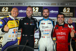 Polesitter Rob Huff, Honda Civic TCR, West Coast Racing, second place Kevin Gleason, Honda Civic TCR, West Coast Racing, third place Stefano Comini, SEAT Leon, Target Competition