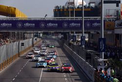 Start action Rob Huff, Honda Civic TCR, West Coast Racing, dan Jordi Gene, SEAT Leon, Team Craft-Bam