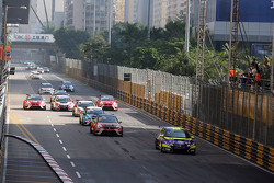 Rob Huff, Honda Civic TCR, West Coast Racing, vor Jordi Gene, SEAT Leon, Team Craft-Bamboo LUKOIL, u