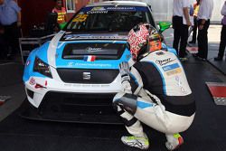 Pemenang balapan,  dan TCR 2016 Champion Stefano Comini, SEAT Leon, Target Competition