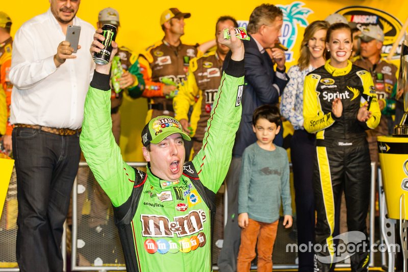 Victory lane: Kyle Busch, campeão da NASCAR Sprint Cup e vencedor em Homestead
