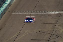 La Ford GT LM du Chip Ganassi Racing effectue des tours de parade