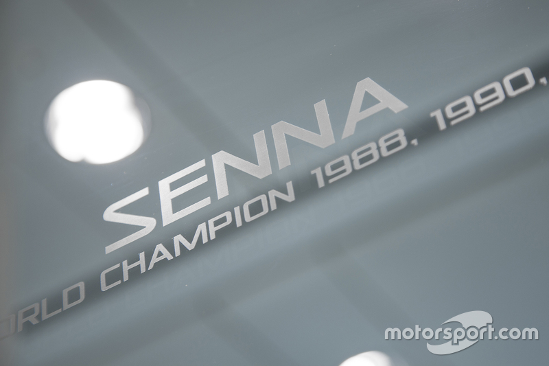 Signage Senna