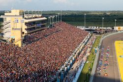 Start: Denny Hamlin, Joe Gibbs Racing Toyota and Joey Logano, Team Penske Ford lead the field