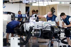 Williams FW37 being built in the pits