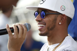 Lewis Hamilton, Mercedes AMG F1 met de fans