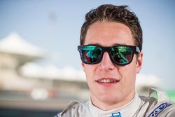 Глава пресс-службы GP2 - Алекса Куинтин и фотограф серии - Сэм Блоксхам в отражении очков Стоффеля В