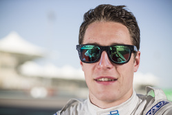 La Chef des médias et de la communication du GP2 Alexa Quintin et le photographe Sam Bloxham dans le reflet des lunettes de soleil de Stoffel Vandoorne, ART Grand Prix