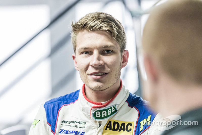 Sebastian Asch, Mercedes-AMG C 63 DTM, Seat fitting