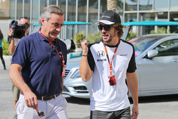 Carlos Sainz mit Fernando Alonso, McLaren