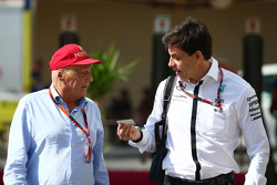 Niki Lauda, Mercedes Non-Executive Chairman met Toto Wolff, Mercedes AMG F1 aandeelhouder en Executi
