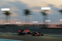 Daniel Ricciardo, Red Bull Racing RB11 sends sparks flying