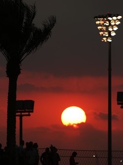 O sol se põe em Abu Dhabi