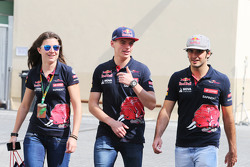 (L to R): Tabatha Valles, Scuderia Toro Rosso Press Officer with Max Verstappen, Scuderia Toro Rosso and Carlos Sainz Jr, Scuderia Toro Rosso
