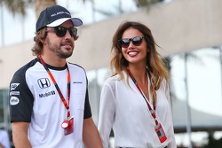 Fernando Alonso, McLaren con su novia Lara Alvarez