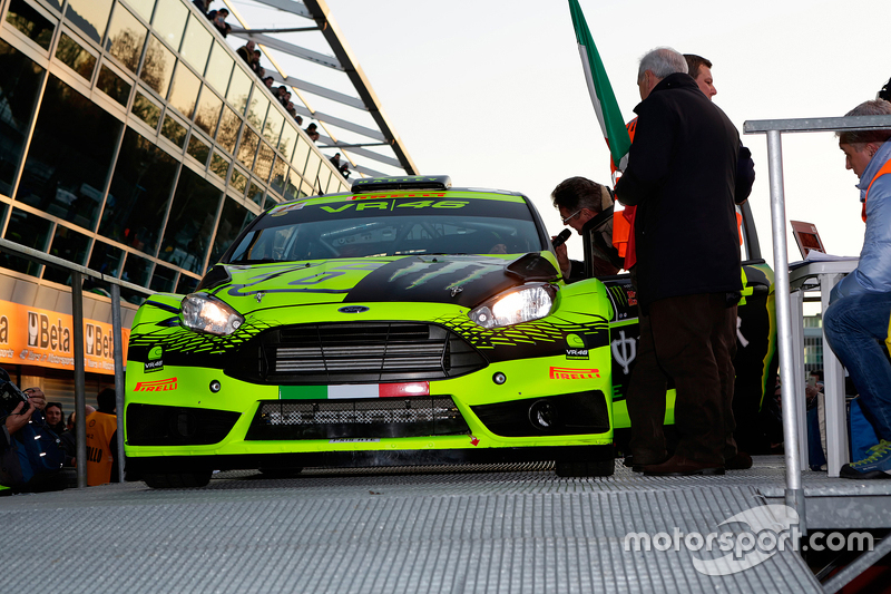Valentino Rossi und Carlo Cassina, Ford Fiesta