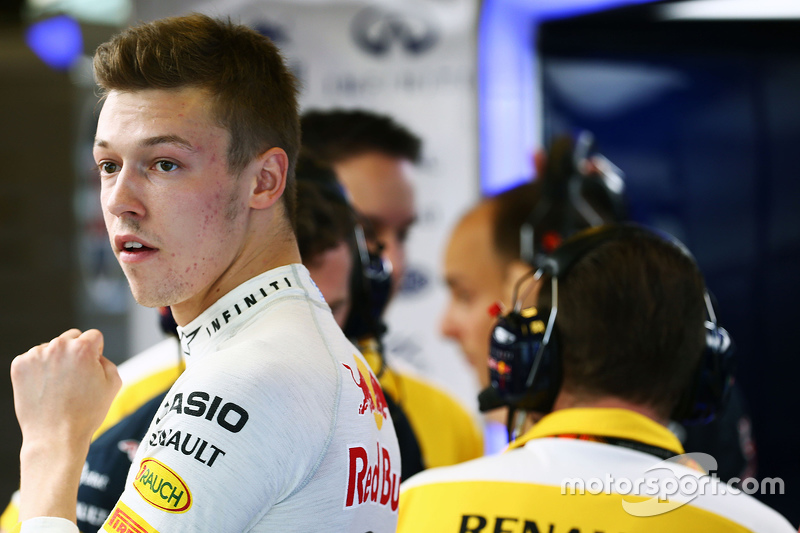 2015 год. В боксах Red Bull на субботней тренировке