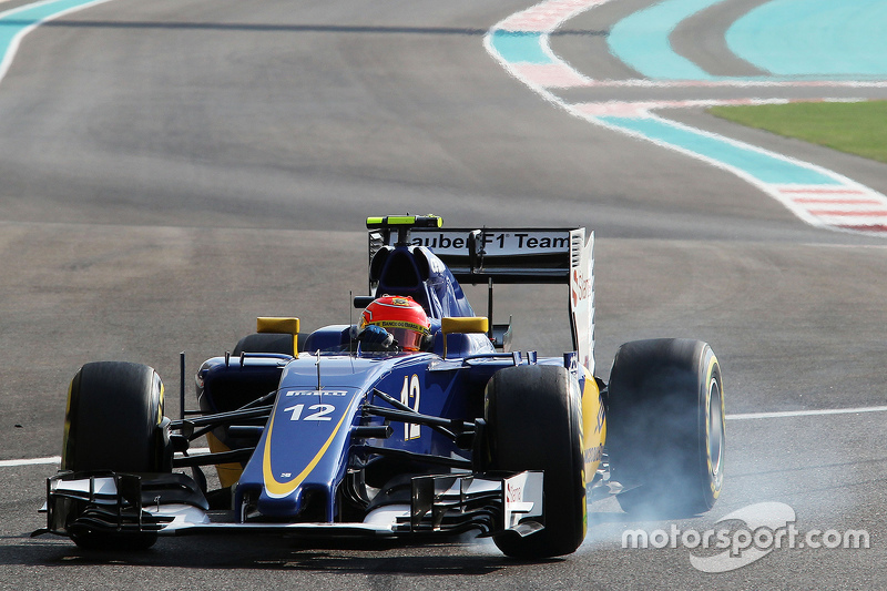 Felipe Nasr, Sauber C34 locks up under braking