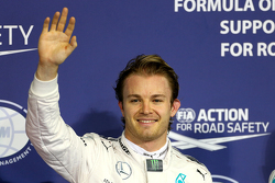 Il poleman Nico Rosberg, Mercedes AMG F1 Team