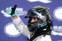 Ganador de la pole Nico Rosberg, Mercedes AMG F1 Team