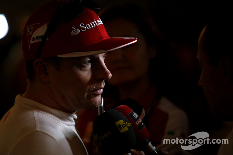 Em sua segunda passagem pela Ferrari, Kimi protagonizou várias pérolas, desde rádios até 'atropelamento'. Isso mesmo: certa vez, fugindo do assédio dos fãs no paddock, acabou atropelando uma criança. E obviamente não parou para dar autógrafo.