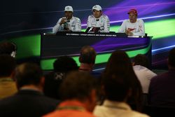La post Conferencia de prensa de la FIA, Polesitter Nico Rosberg de Mercedes AMG F1; tercer lugar Ki