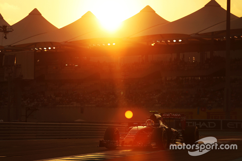 Carlos Sainz Jr., Scuderia Toro Rosso STR10