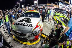 Media attention around the car of Jeff Gordon, Hendrick Motorsports Chevrolet