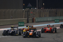 Raffaele Marciello, Trident, devant Artem Markelov, RUSSIAN TIME, Jordan King, Racing Engineering et André Negrao, Arden International