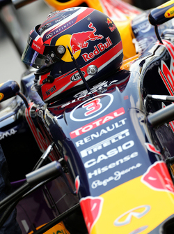Helm von Daniil Kvyat, Red Bull Racing