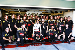 Romain Grosjean, Lotus F1 Team lors d'une photo d'équipe
