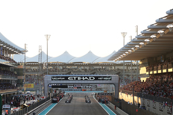 Nico Rosberg, Mercedes AMG F1 W06 on pole at the formation lap