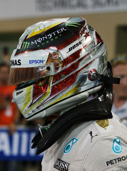Secondo Lewis Hamilton, Mercedes AMG F1 W06 nel parco chiuso
