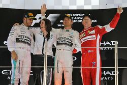 Podium : le vainqueur Nico Rosberg, Mercedes AMG F1 Team, le deuxième, Lewis Hamilton, Mercedes AMG F1 Team, le troisième, Kimi Raikkonen, Ferrari