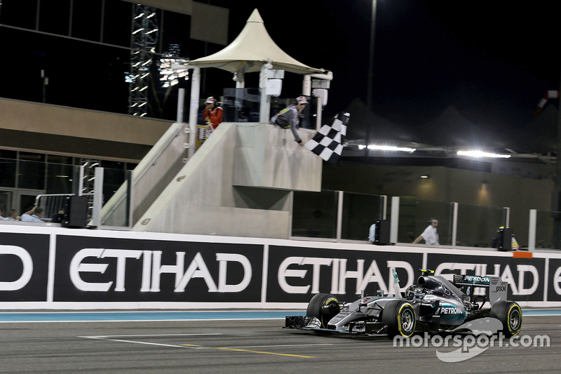 Race winner Nico Rosberg, Mercedes AMG F1 W06 celebrates as he takes the chequered flag at the end o