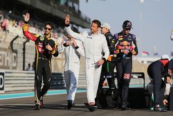 Jenson Button, McLaren and Romain Grosjean, Lotus F1 Team on the drivers parade