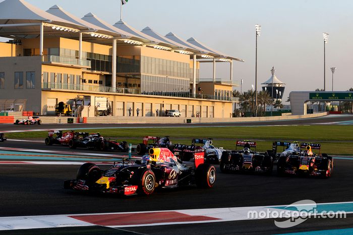 Daniel Ricciardo, Red Bull Racing RB11 at the start of the race