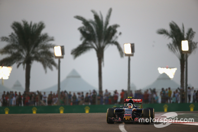 Carlos Sainz Jr., Scuderia Toro Rosso STR10