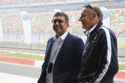 Hans-Joachim Stuck with Sirish Vissa, Head of Volkswagen Motorsport India